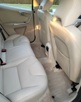 Volvo XC 60 cena 59000 przebieg: 350000, rok produkcji 2017 z Halinów małe 121